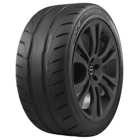 Nitto XL Nt05 – 235/40R18 95W 2 — bande de roulement
